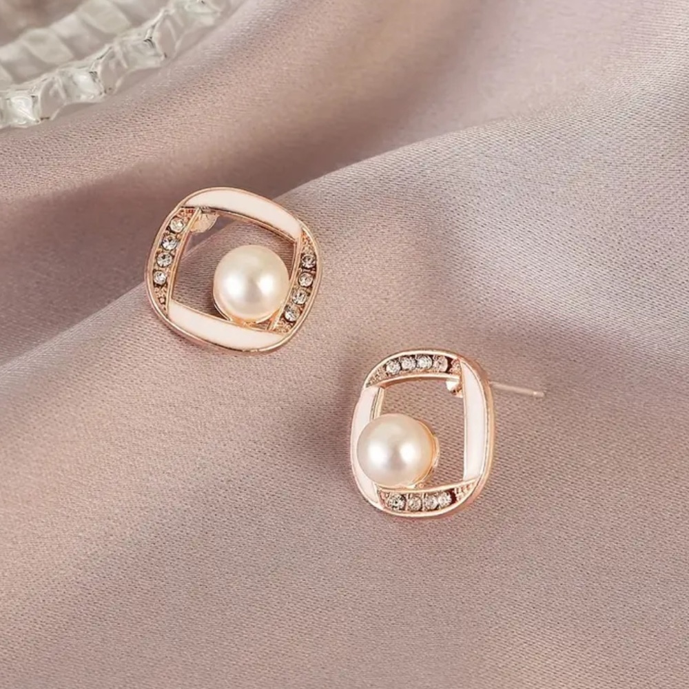 NEW Elegant Geometrical Minimalistic Pearl Stud Earrings